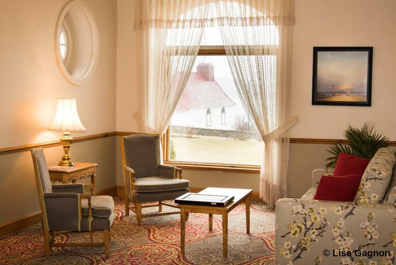 Hotel Tadoussac Exteriör bild
